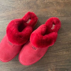 BRAND NEW - NEVER WORN! UGG Genuine Shearling Slipper - RARE Red Ribbon Color ♥️